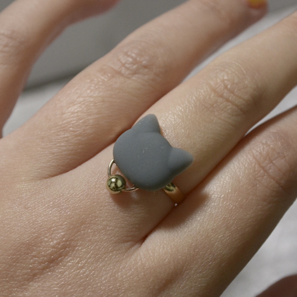 おめかしにゃんこの灰猫リング【選べるリング】ゴールドorシルバー【フリーサイズ】