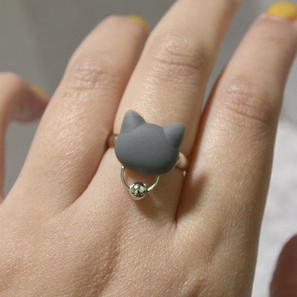 おめかしにゃんこの灰猫リング【選べるリング】ゴールドorシルバー【フリーサイズ】