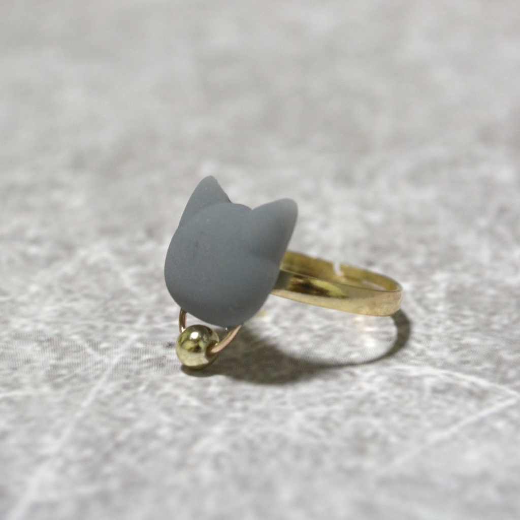 おめかしにゃんこの灰猫リング【選べるリング】ゴールドorシルバー【フリーサイズ】