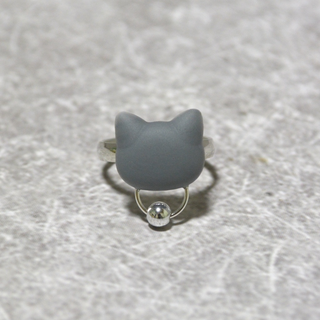 おめかしにゃんこの灰猫リング【選べるリング】ゴールドorシルバー【フリーサイズ】