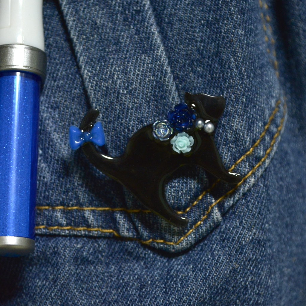 推し色コーデの黒猫ブローチ【選べるカラー】(全9色)