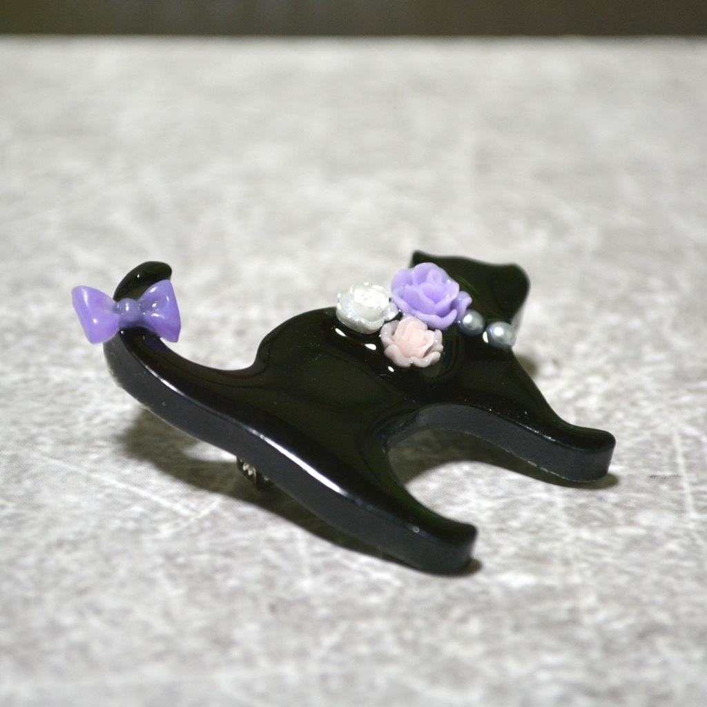 推し色コーデの黒猫ブローチ【選べるカラー】(全9色)
