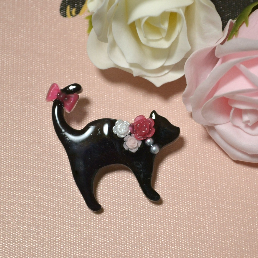 推し色コーデの黒猫ブローチ【選べるカラー】(全9色)