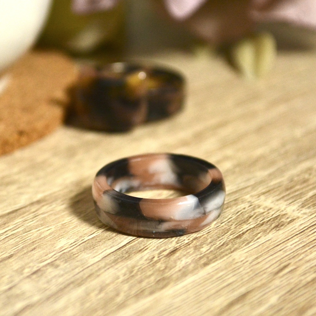 三毛猫みたいな色のべっ甲柄リング