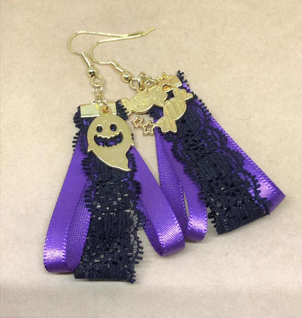 ハロウィンチャームのピアス(イヤリング・チタンフック変更可)