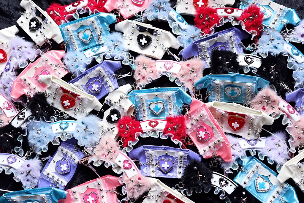 meow head band & enamel tops ( nurse )
