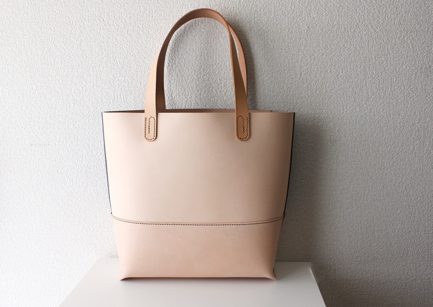 手縫い手描きの革のトートバック / シカ