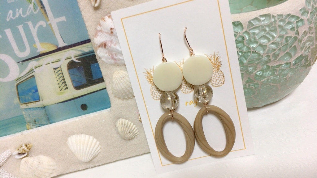 オーバルリングピアス(ホワイト)