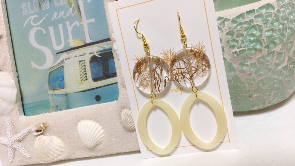 オーバルリングピアス(ホワイト)