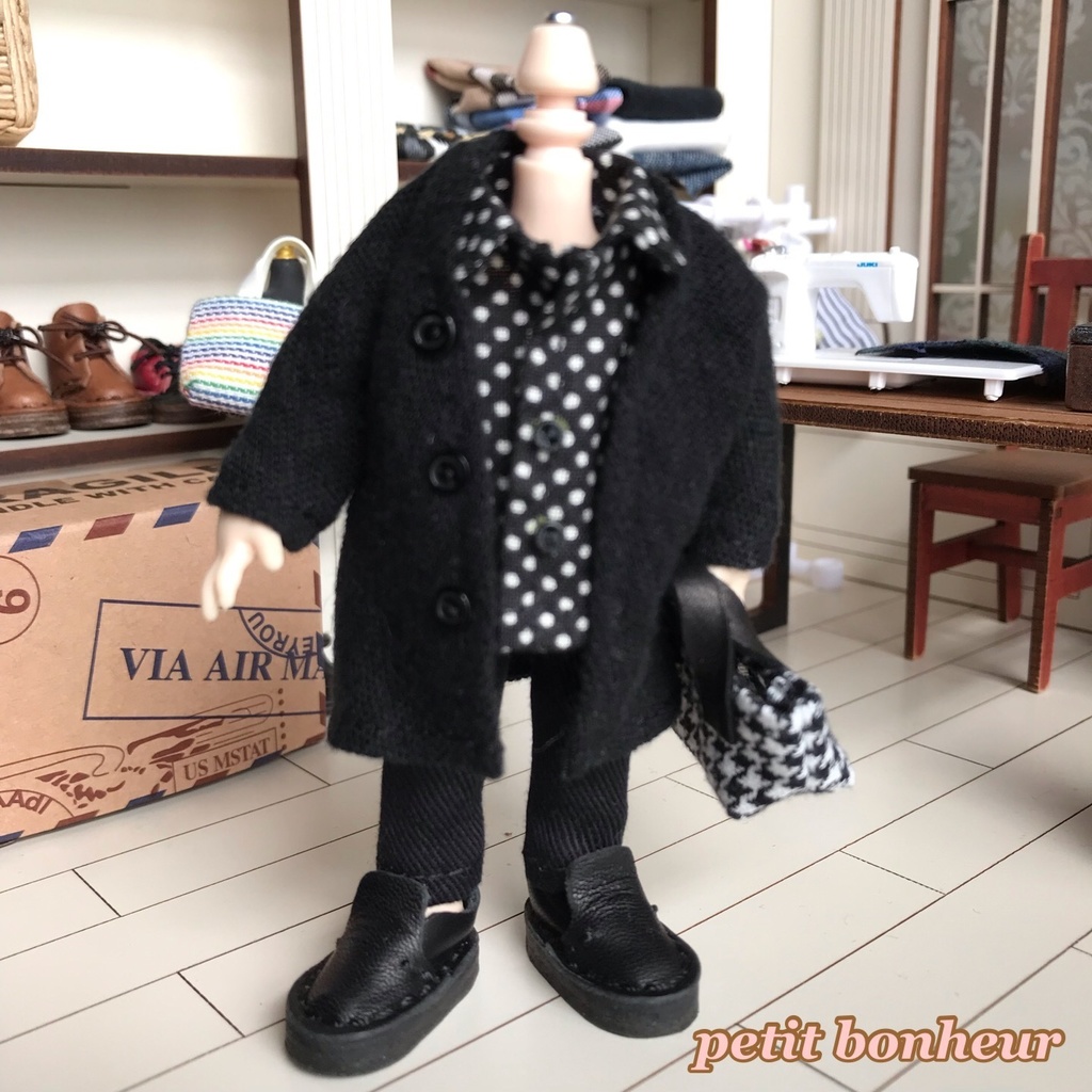 ＊オビツ11サイズ お洋服　単品　ノースリーブシャツ　ドット　黒×白＊