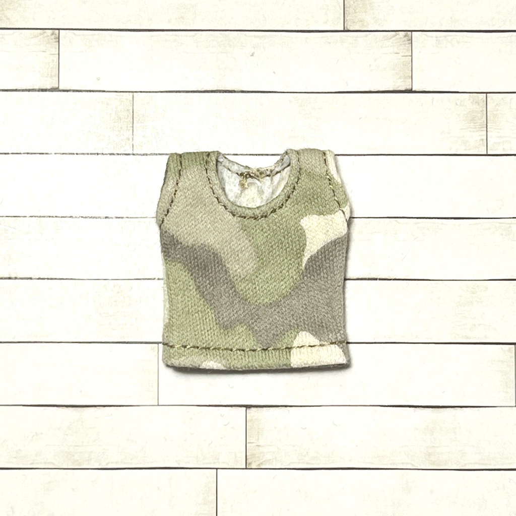 ＊オビツ11サイズ お洋服　単品　ノースリーブ　迷彩　丸首＊