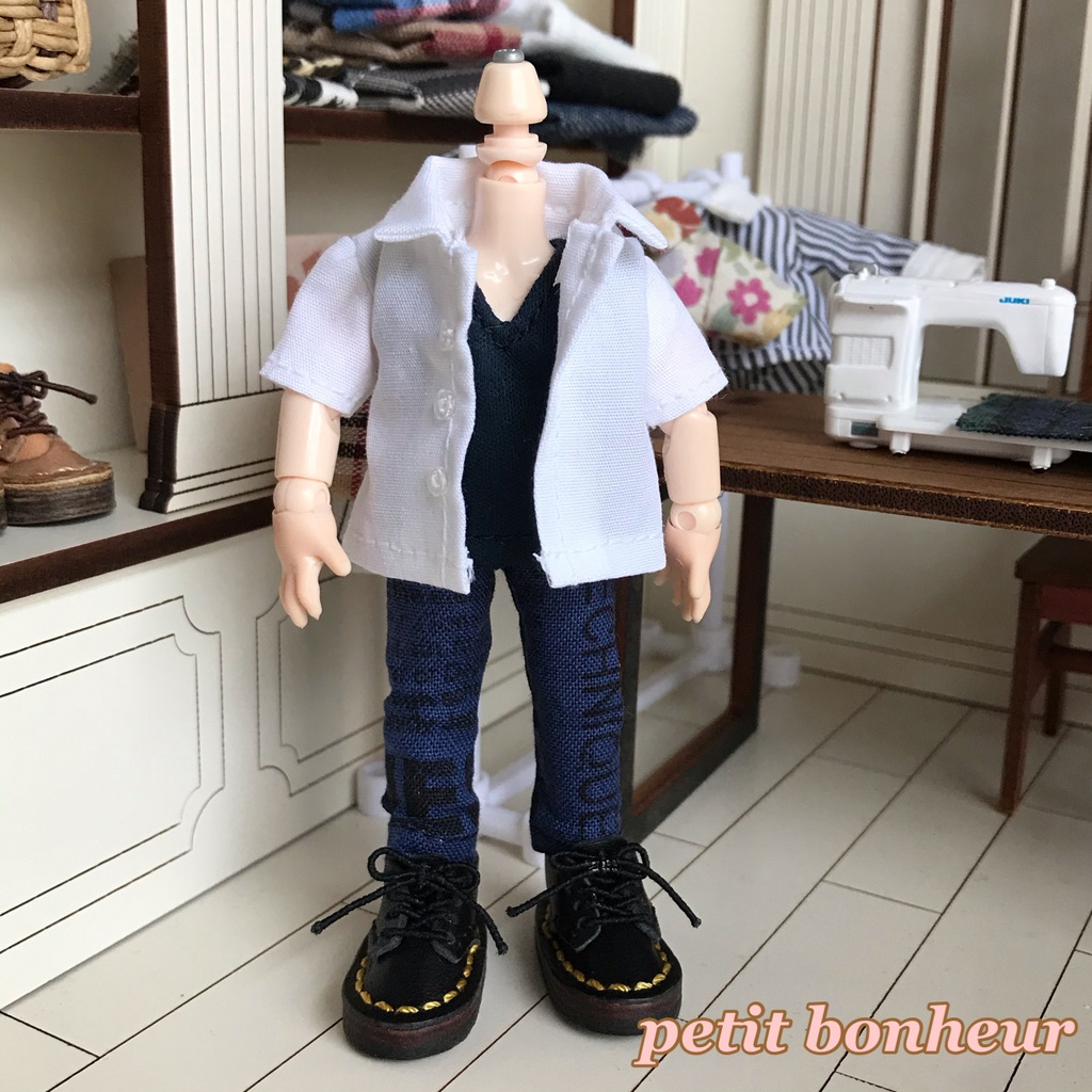 ＊オビツ11サイズ お洋服　単品　ノースリーブ　紺　Ｖネック＊