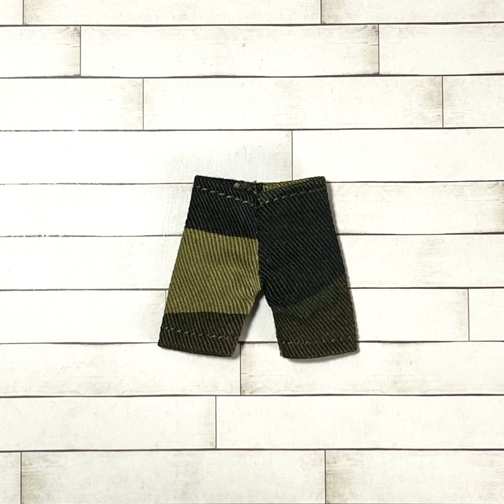 ＊オビツ11サイズ お洋服　単品　パンツ　迷彩　ダークカラー　ハーフ丈＊