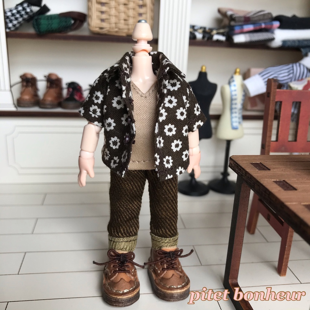 ＊オビツ11サイズ お洋服　単品　ノースリーブ　ベージュ　Ｖネック＊