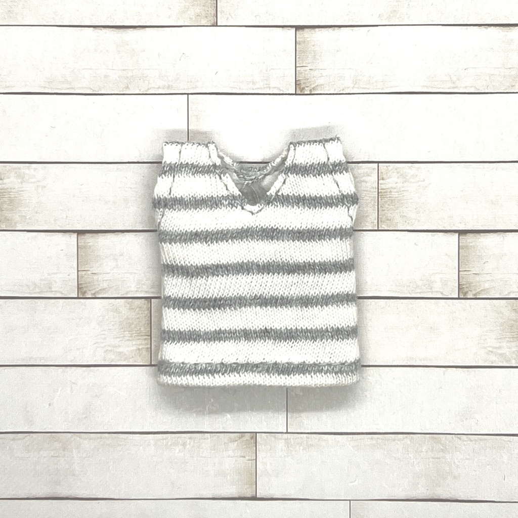 ＊オビツ11サイズ お洋服　単品　ノースリーブ　オフホワイト×生成×グレーボーダー　Ｖネック＊