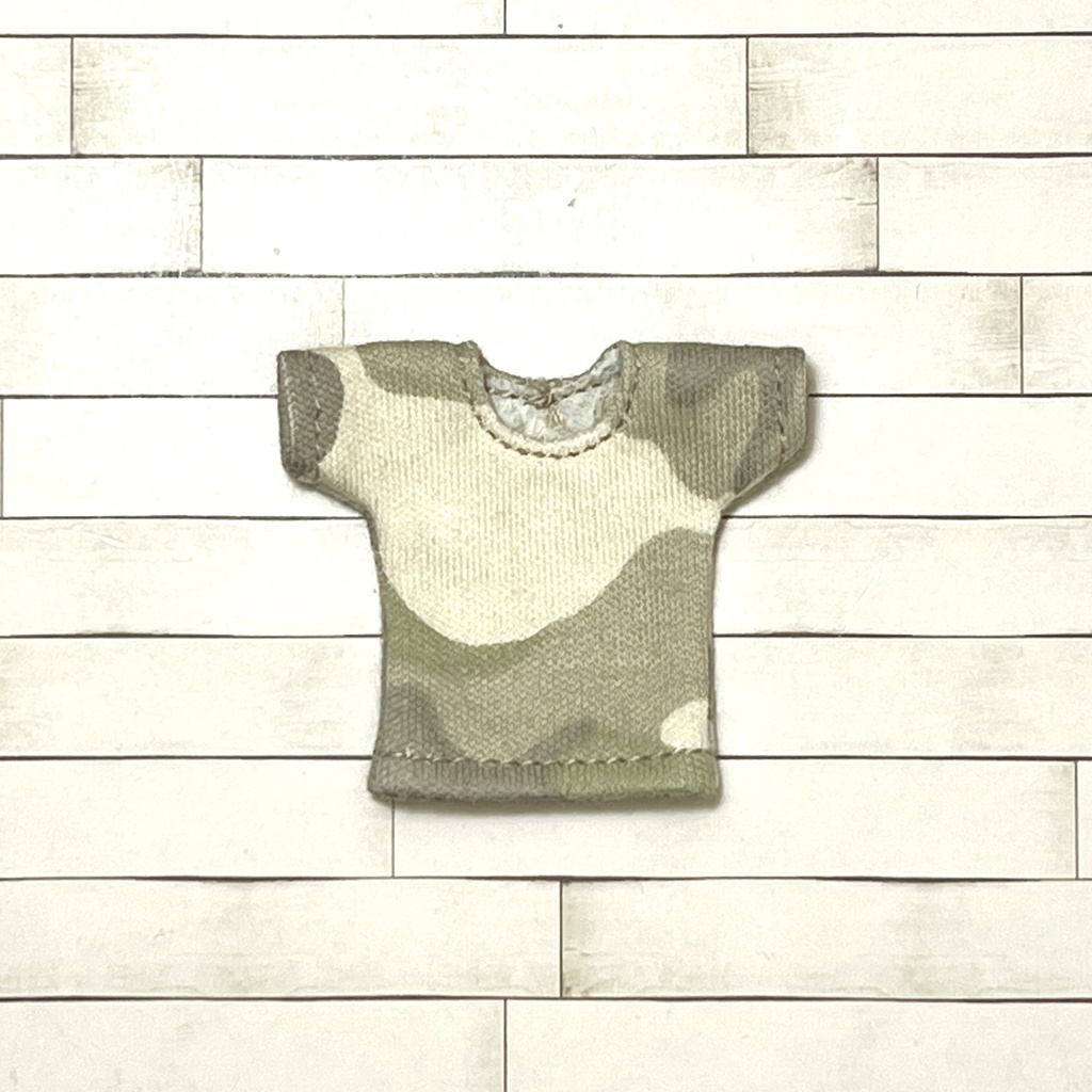 ＊オビツ11サイズ お洋服　単品　半袖Ｔシャツ　迷彩　丸首＊