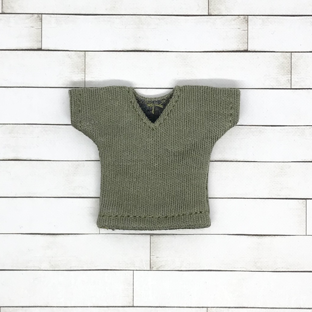 ＊オビツ11サイズ お洋服　単品　半袖Ｔシャツ　オリーブ　Ｖネック＊