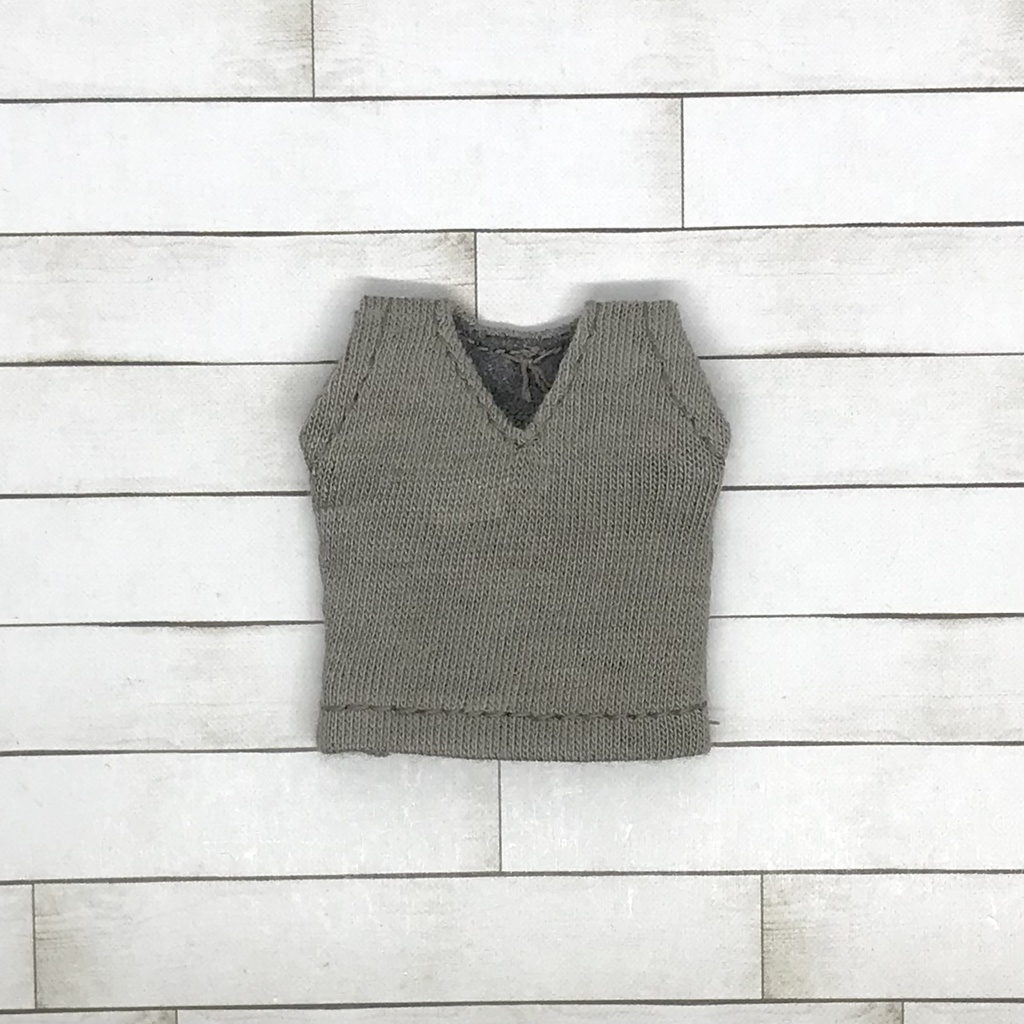 オビツ11サイズ お洋服　単品ノースリーブ　濃グレージュ　Ｖネック