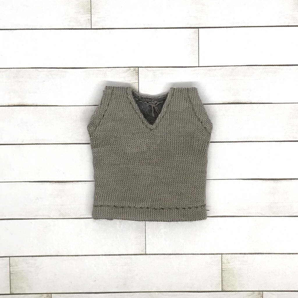 ＊オビツ11サイズ お洋服　単品　ノースリーブ　濃グレージュ　Ｖネック＊