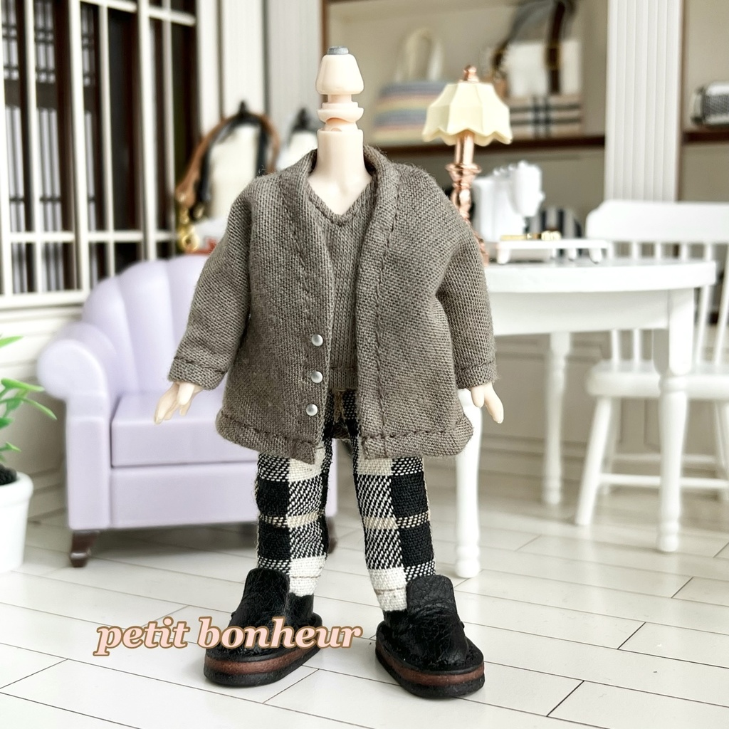 ＊オビツ11サイズ お洋服　単品　ノースリーブ　濃グレージュ　Ｖネック＊
