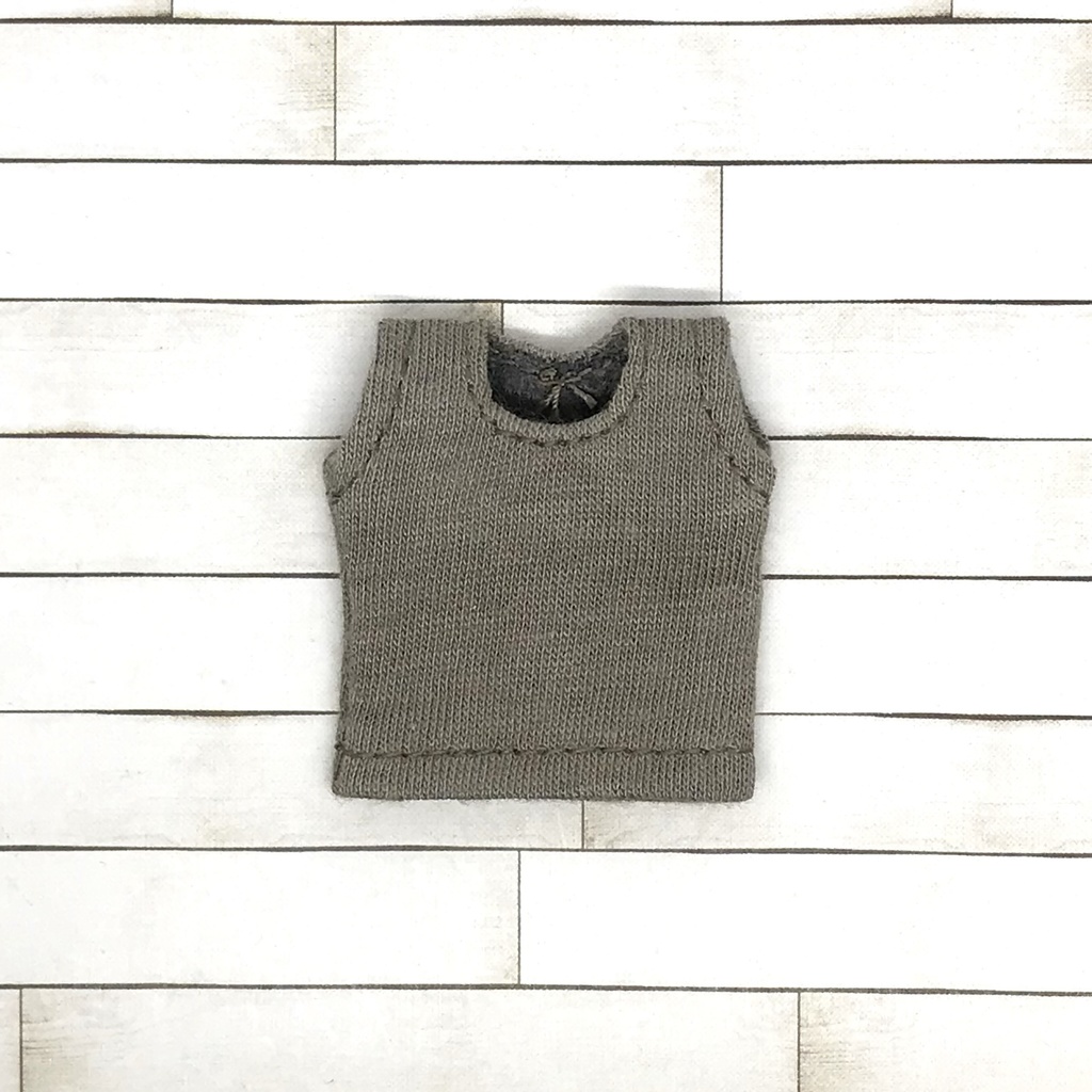 ＊オビツ11サイズ お洋服　単品　ノースリーブ　濃グレージュ　丸首＊