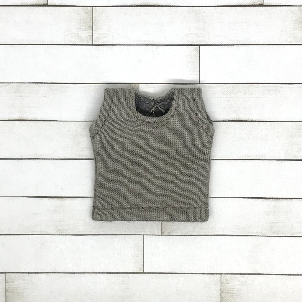 オビツ11サイズ お洋服　単品ノースリーブ　濃グレージュ　丸首