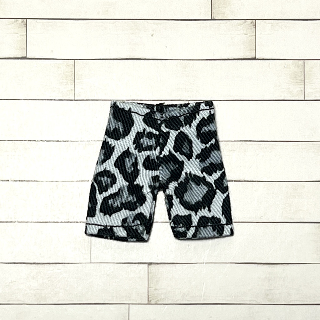 ＊オビツ11サイズ お洋服　単品　パンツ　ヒョウ柄　グレー×ヒョウ柄グレー　ハーフ丈＊