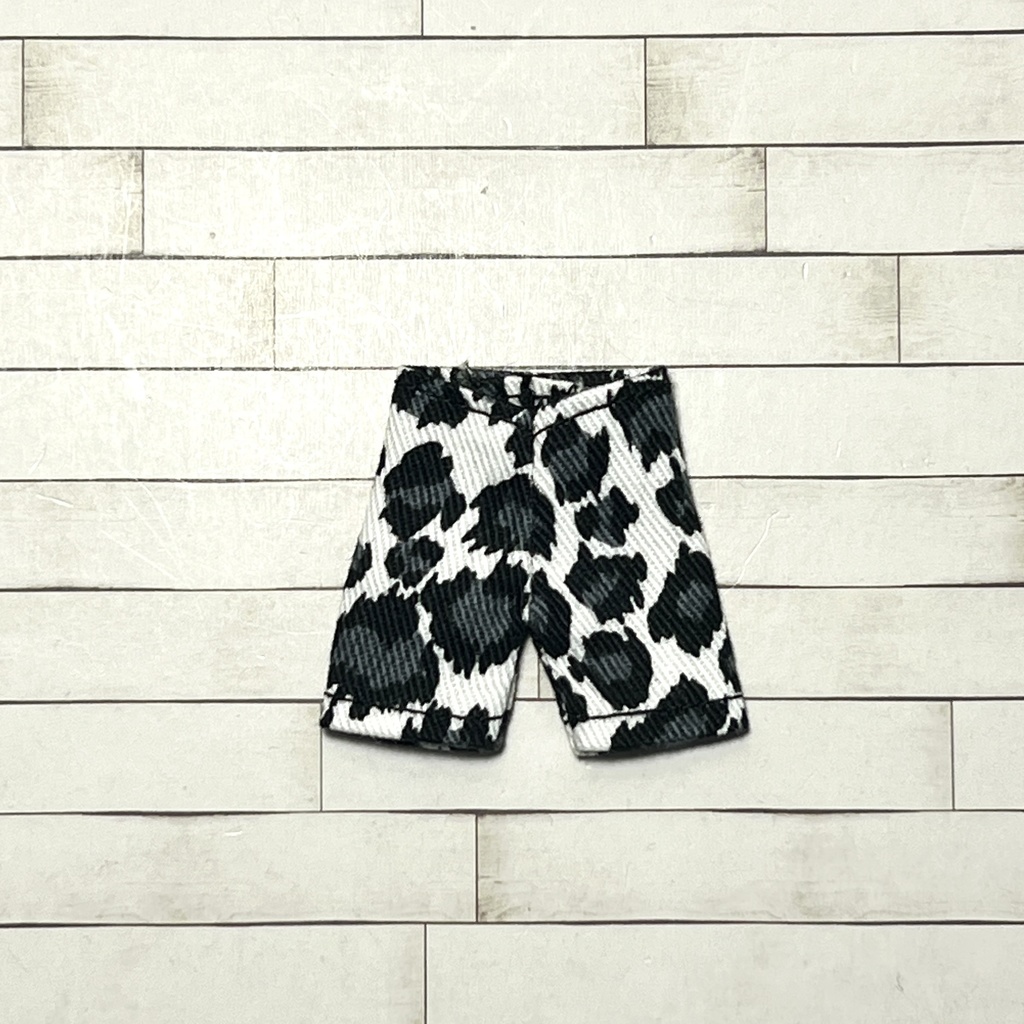 ＊オビツ11サイズ お洋服　単品　パンツ　ヒョウ柄　白×ヒョウ柄グレー　ハーフ丈＊