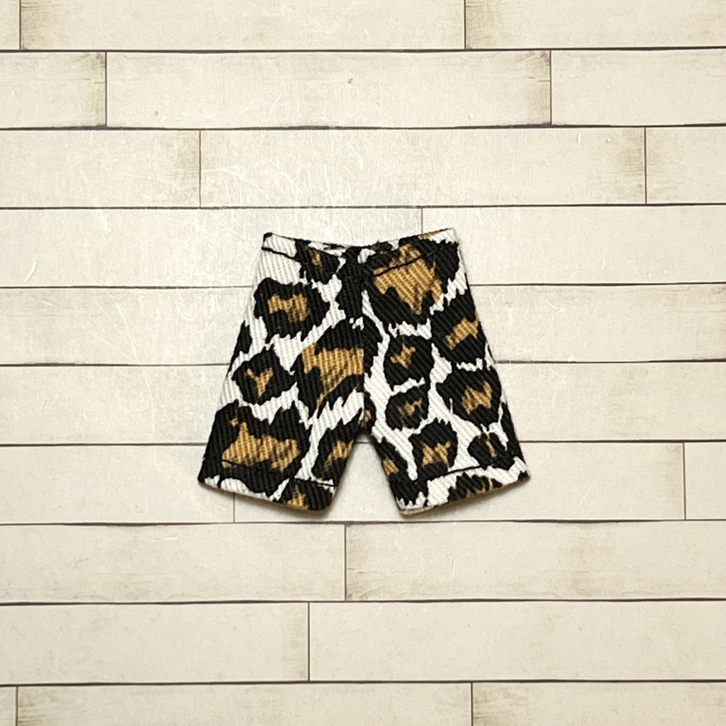 ＊オビツ11サイズ お洋服　単品　パンツ　ヒョウ柄　白×ヒョウ柄　ハーフ丈＊