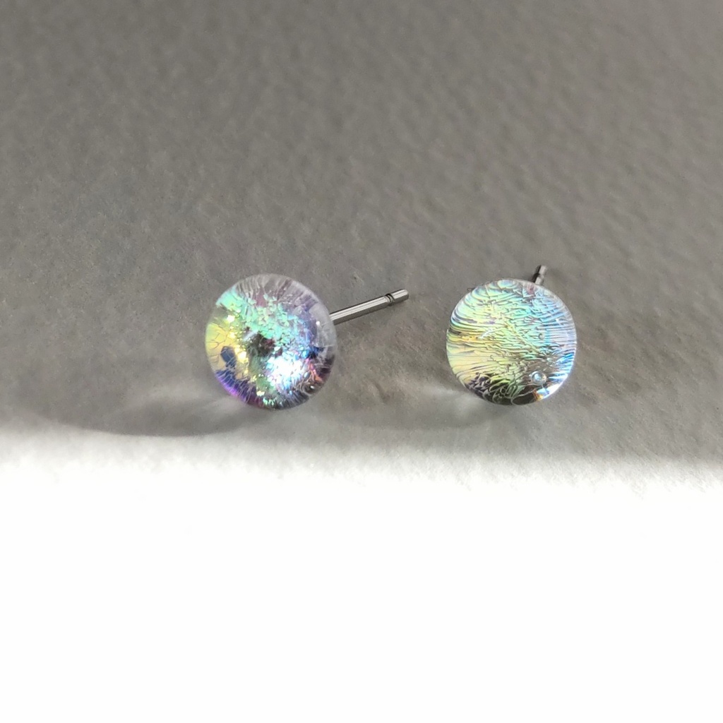 オーロラみたいに光るピアス〈シルバー〉1ペア