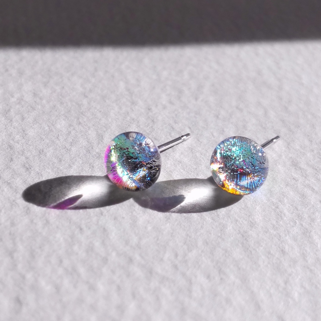 オーロラみたいに光るピアス〈シルバー〉1ペア