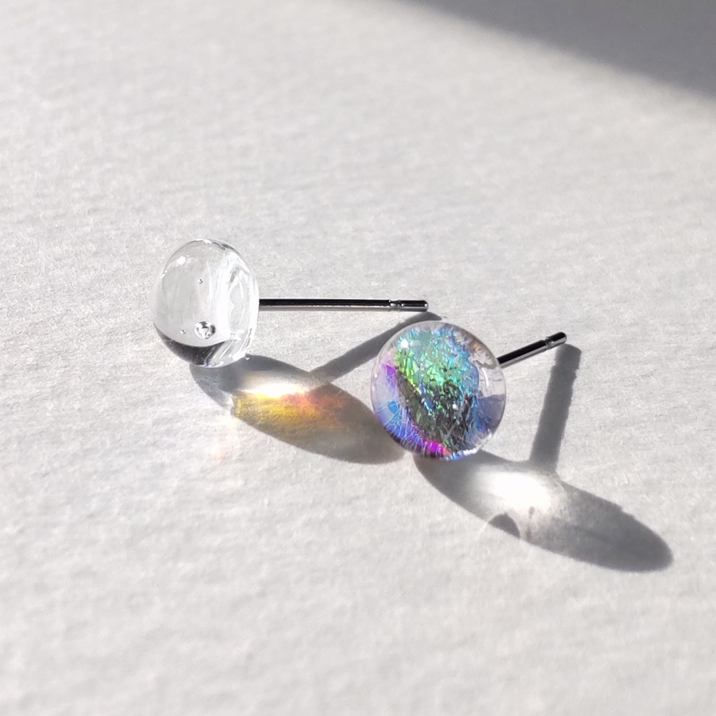 オーロラみたいに光るピアス〈シルバー〉1ペア