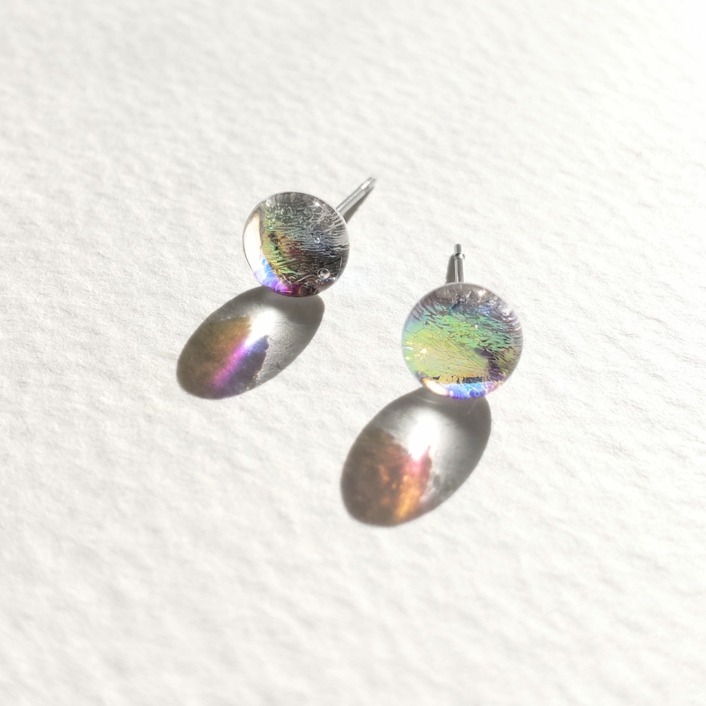 オーロラみたいに光るピアス〈シルバー〉1ペア