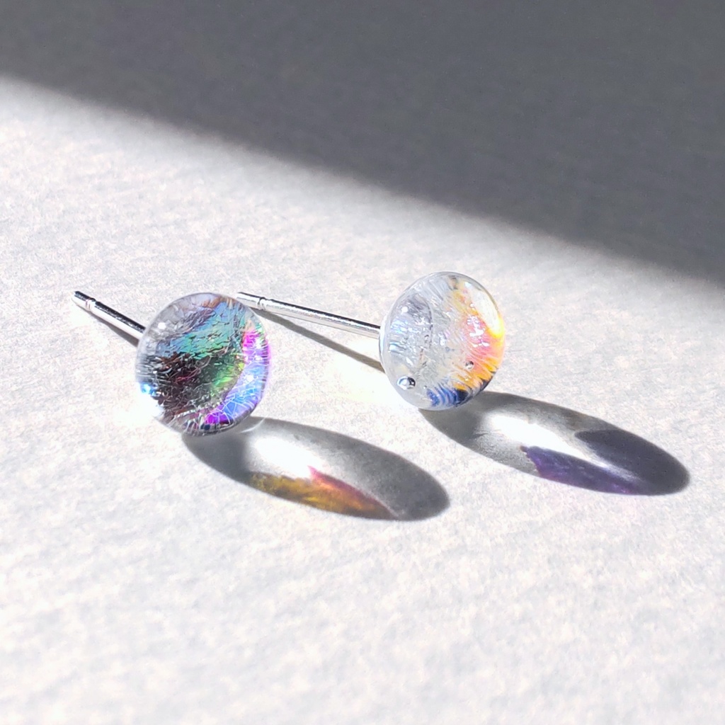 オーロラみたいに光るピアス〈シルバー〉1ペア