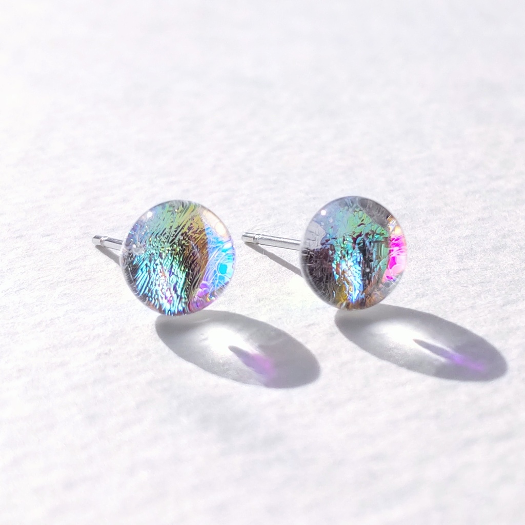 オーロラみたいに光るピアス〈シルバー〉1ペア