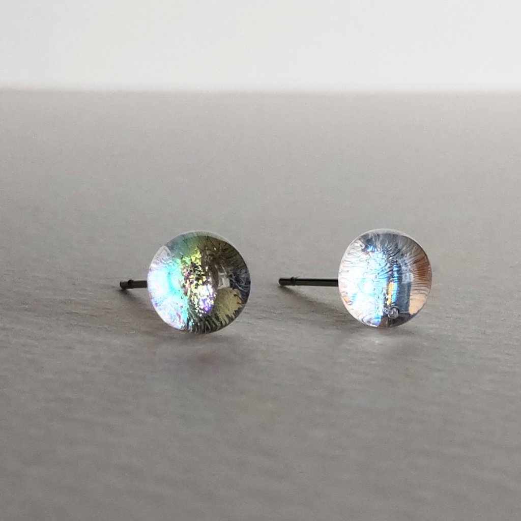 オーロラみたいに光るピアス〈シルバー〉1ペア