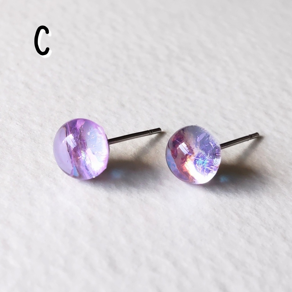 色が変わるキラキラガラスナギットのピアス 1ペア