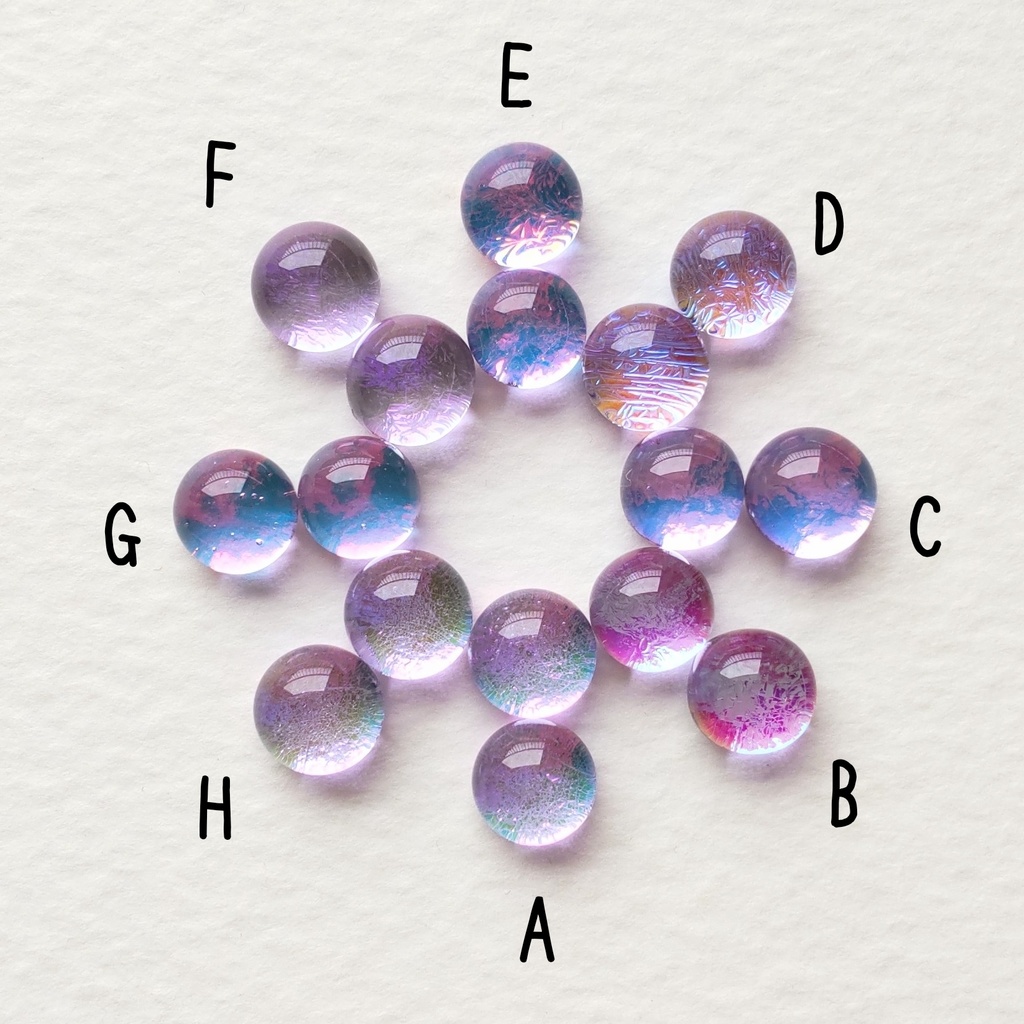 色が変わるキラキラガラスナギットのピアス 1ペア