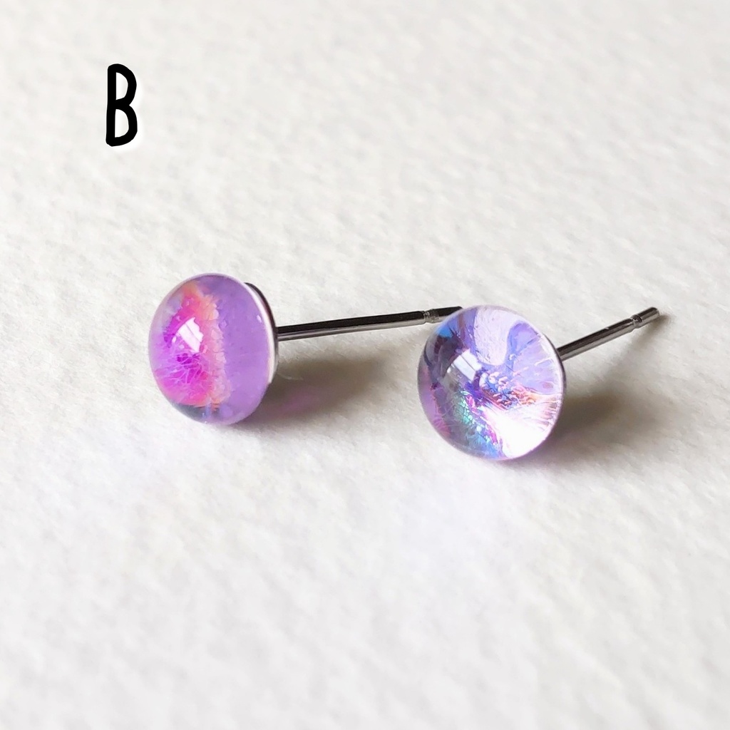 色が変わるキラキラガラスナギットのピアス 1ペア