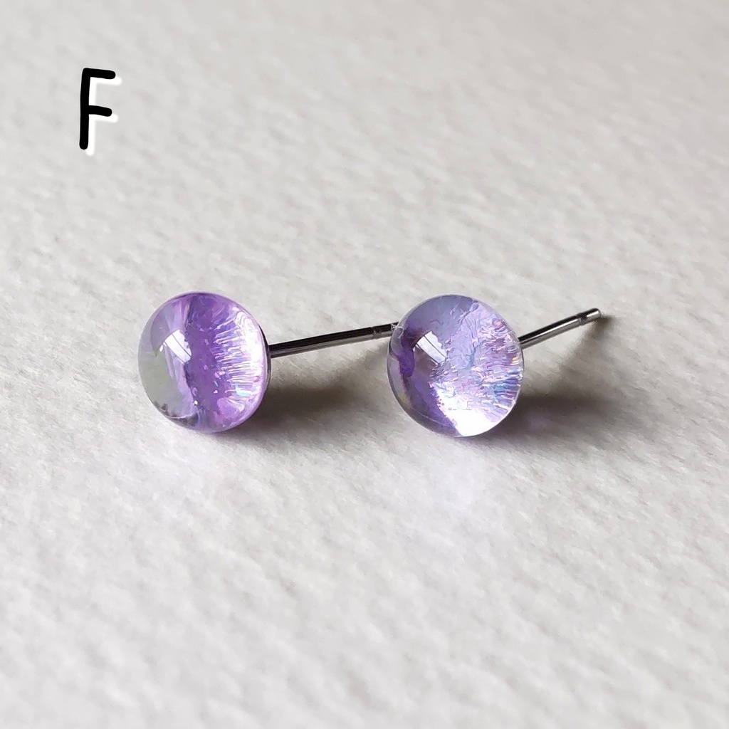 色が変わるキラキラガラスナギットのピアス 1ペア