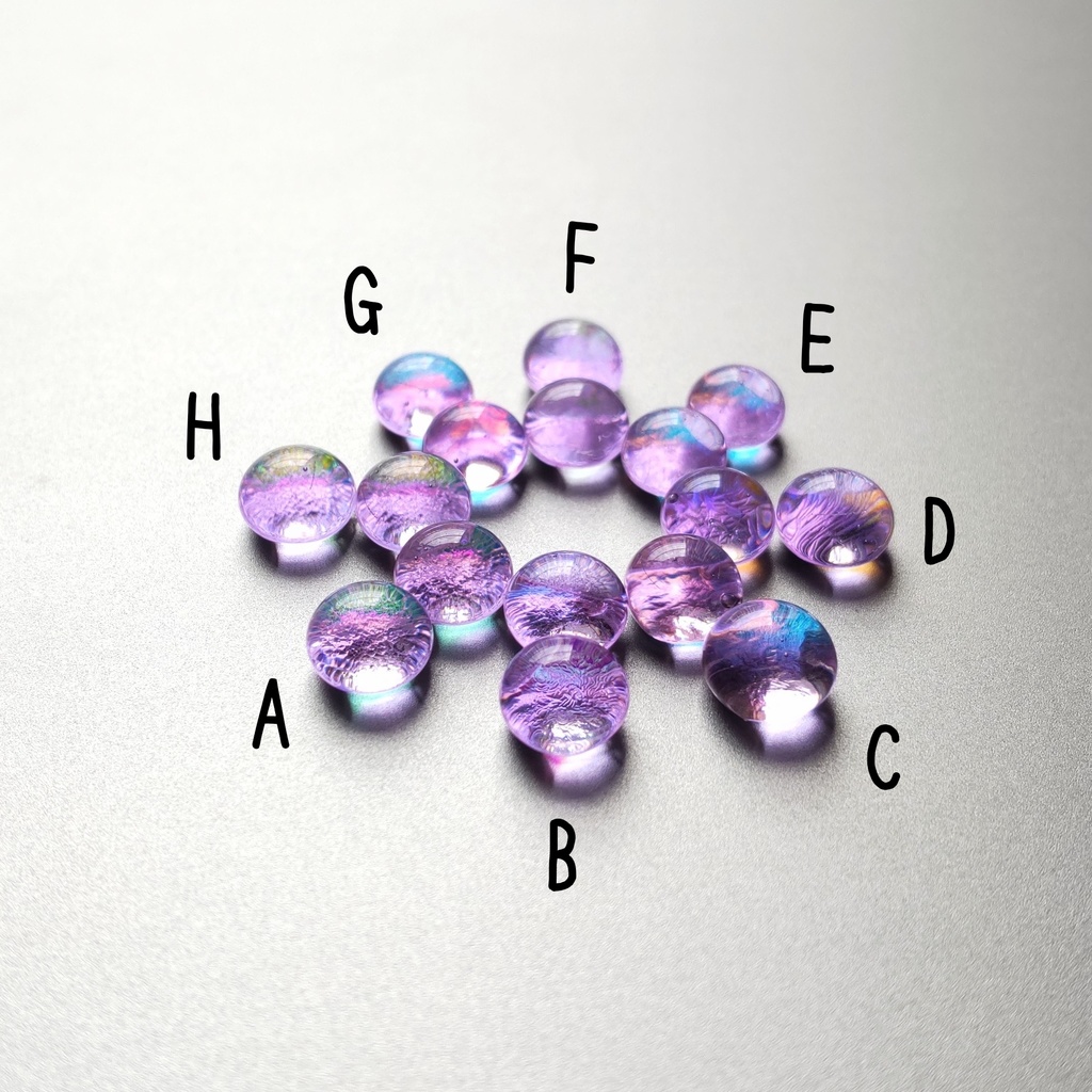 色が変わるキラキラガラスナギットのピアス 1ペア