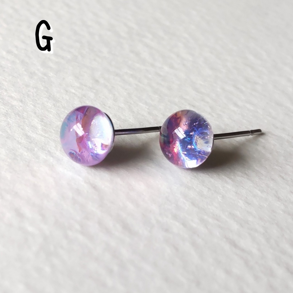 色が変わるキラキラガラスナギットのピアス 1ペア