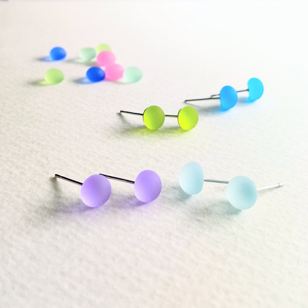 シーグラスみたいなガラスナギットのピアス 1ペア