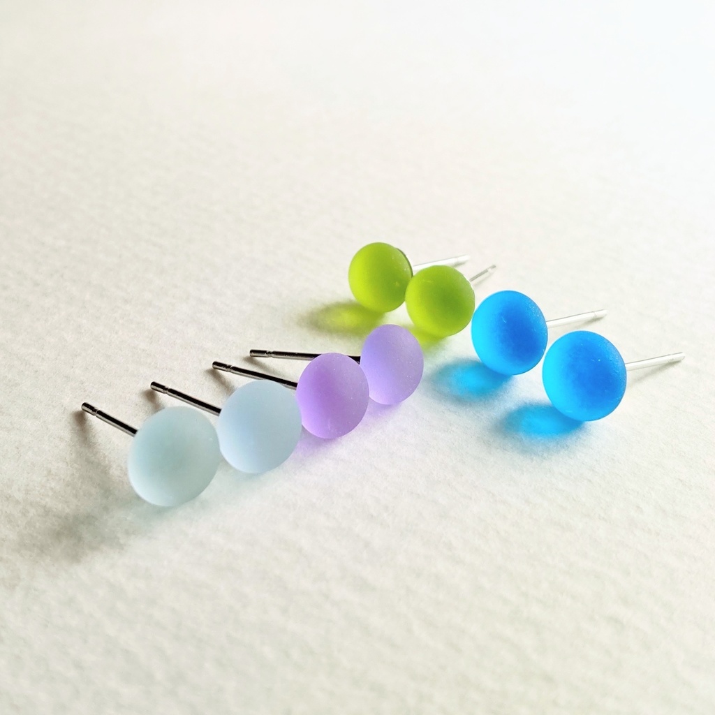 シーグラスみたいなガラスナギットのピアス 1ペア