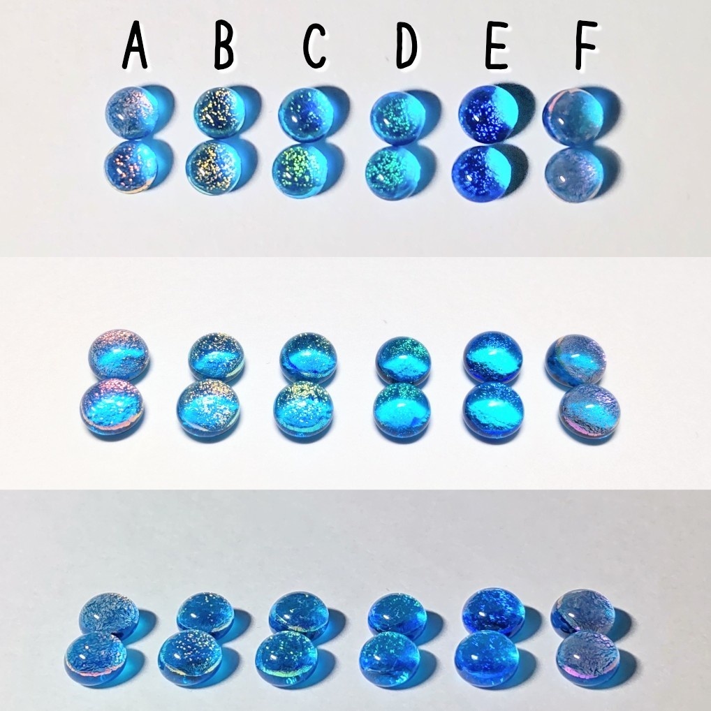ターコイズブルーのキラキラピアス 1ペア