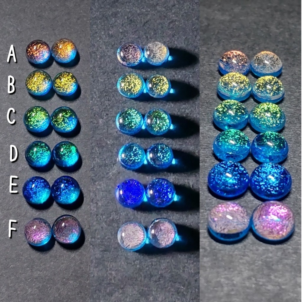 ターコイズブルーのキラキラピアス 1ペア