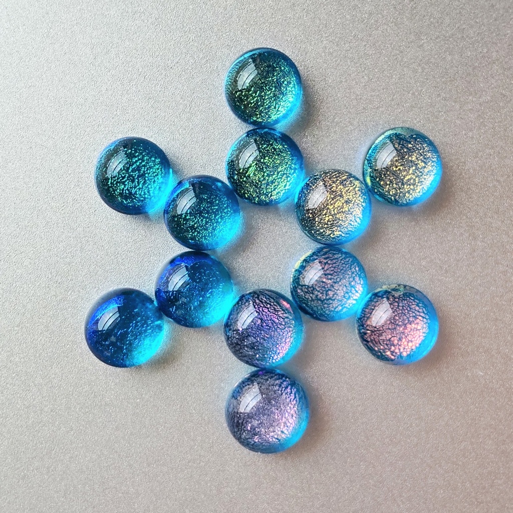 ターコイズブルーのキラキラピアス 1ペア