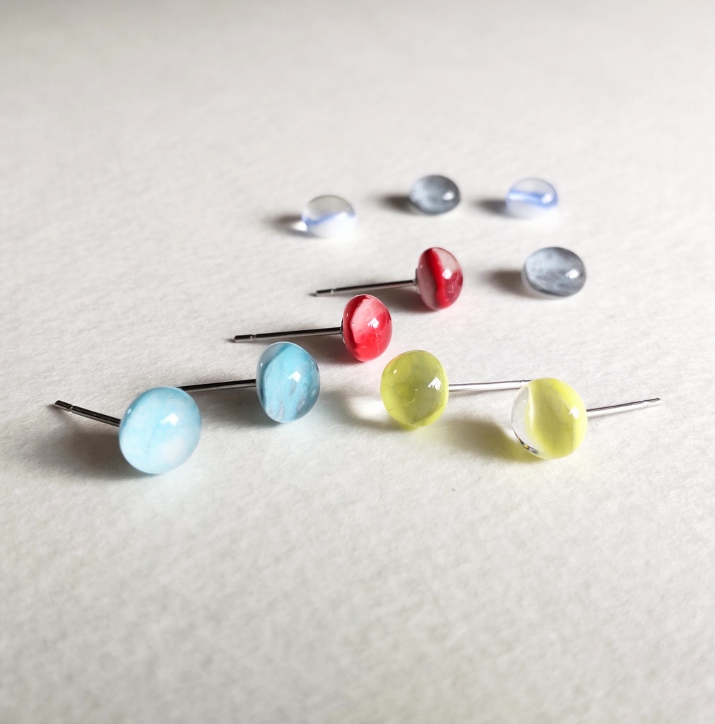 マーブル模様のパステルカラーピアス 1ペア