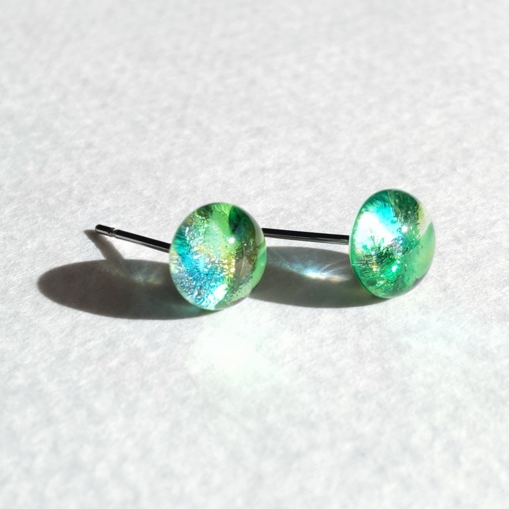 ドーナツ模様のガラスナギットピアス 1ペア