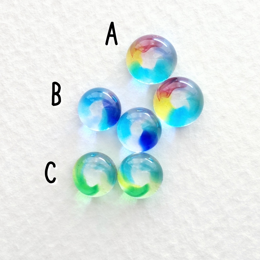 ドーナツ模様のガラスナギットピアス 1ペア